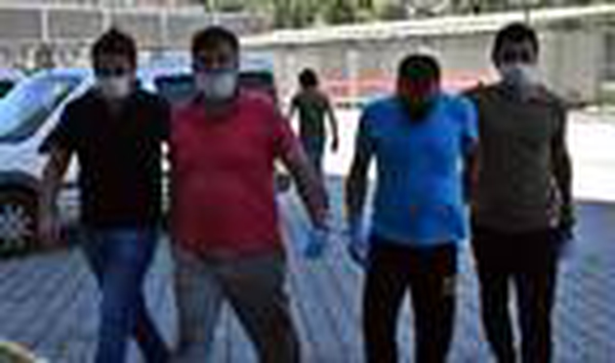 Kovalamaca sırasında otomobilden polise ateş açan 4 kişi yakalandı