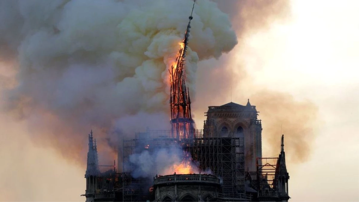 Notre-Dame Katedrali\'nin yangında yıkılan çan kulesinin orijinal şekli korunacak