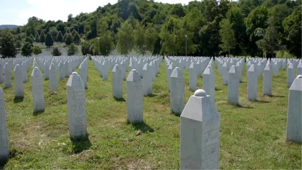 Srebrenitsa Soykırımı kurbanlarının defnedilmesiyle Potoçari\'deki mezarlık sessizliğe büründü