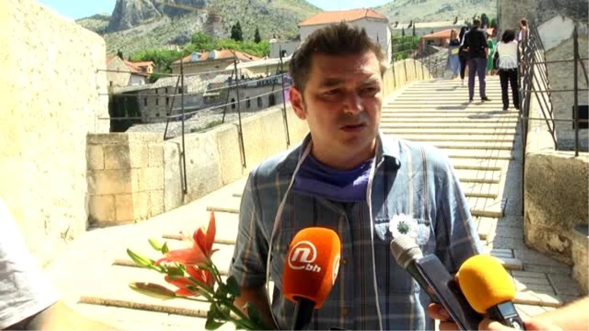 Tarihi Mostar Köprüsü\'nden Srebrenitsa kurbanları için "sessiz atlayış" yapıldı