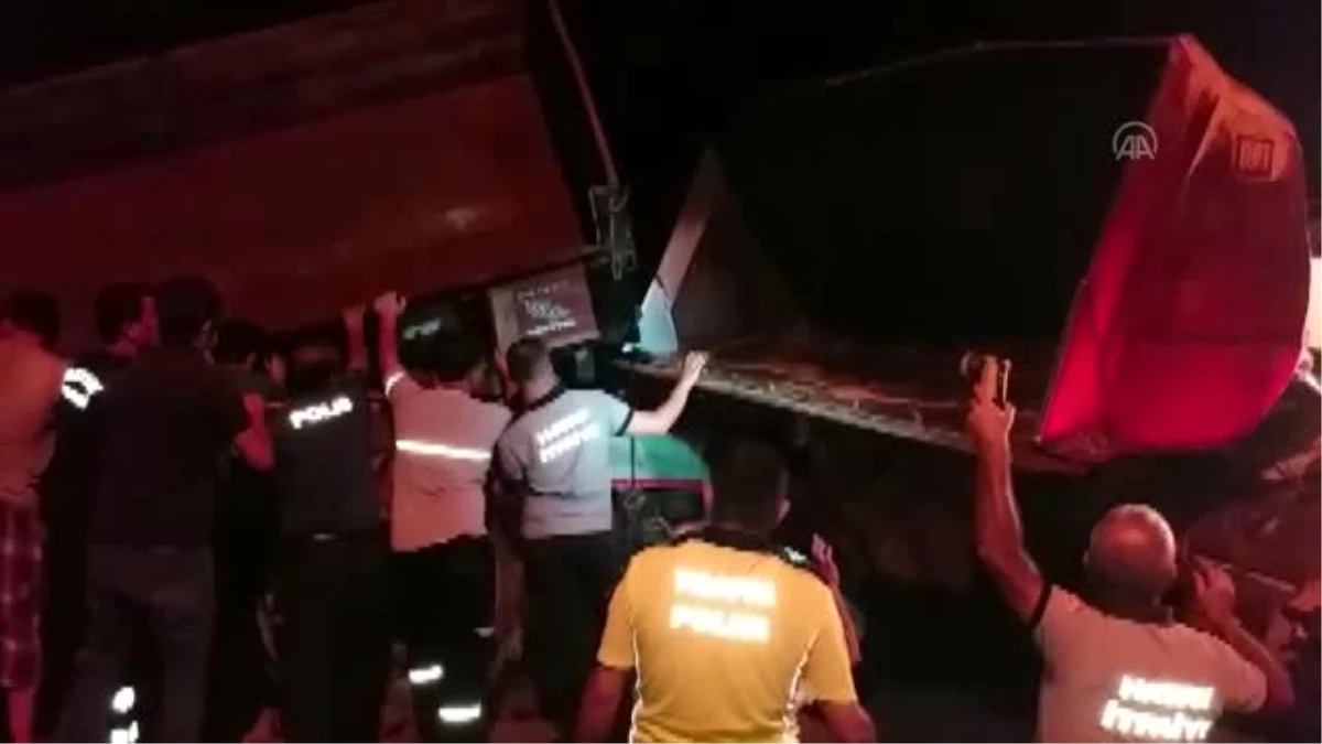 Traktörün devrilmesi sonucu 3 kişi yaralandı