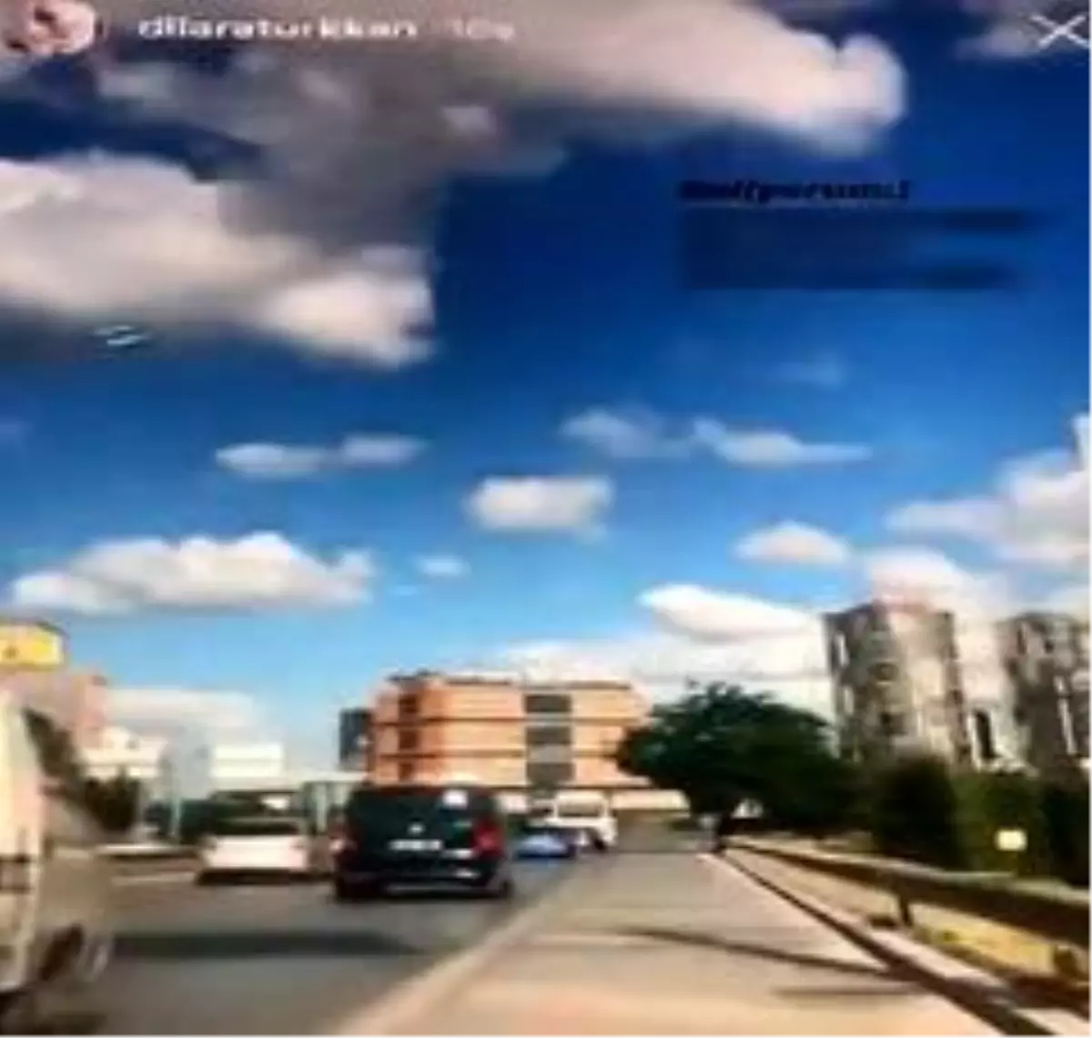 Türkkan\'ın modacı kızı çakarlı araçla trafik kurallarını hiçe sayıp sosyal medyadan paylaştı