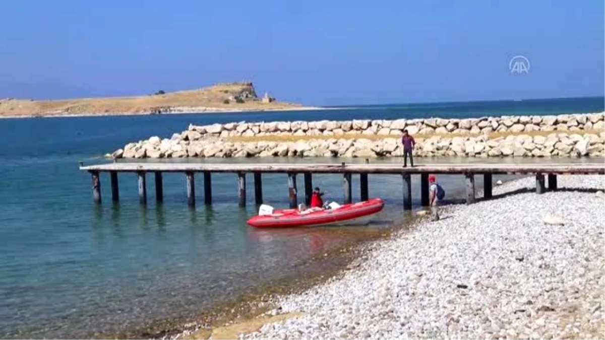 Van Gölü\'nde batan teknedeki cesetlerin çıkarılması çalışmaları yeniden başladı