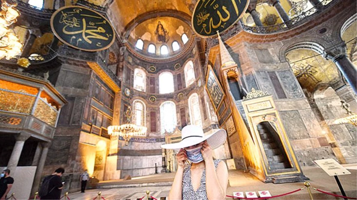 Camiye dönüştürülen Ayasofya\'da fresklerin üstü kesinlikle kapatılmayacak