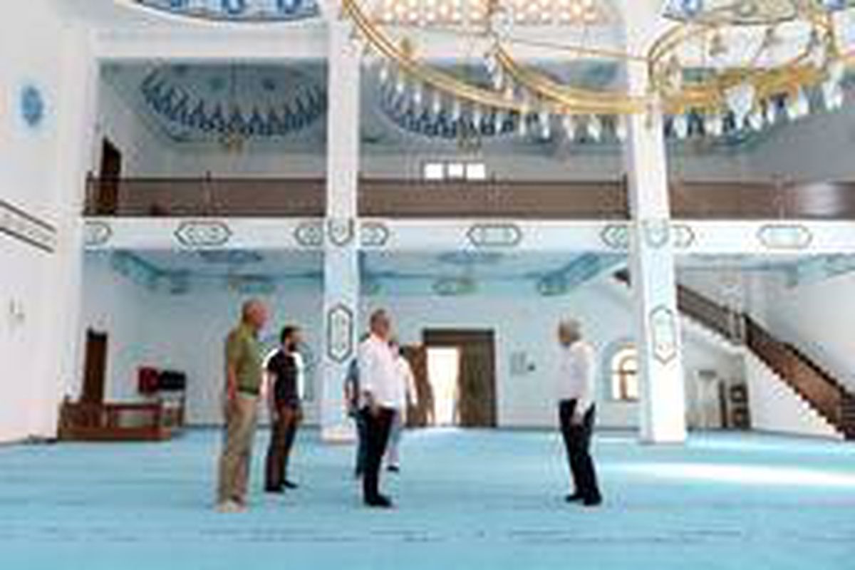 Başkan Uysal, Burdurlu Hasan Dikici Camii\'nde incelemelerde bulundu