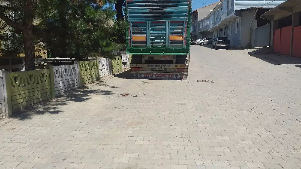 Dini nikahlı eşini ve kızını öldürüp intihara kalkıştı