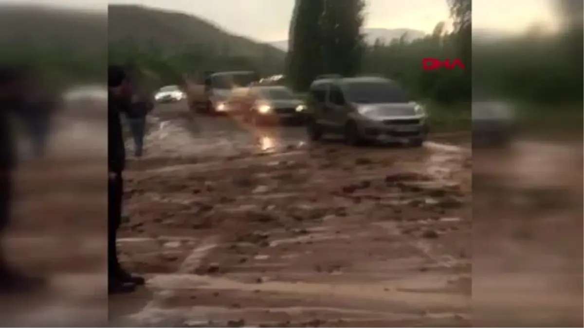 KARS Sel suları altında kalan Başköyde yaralar sarılmaya başladı