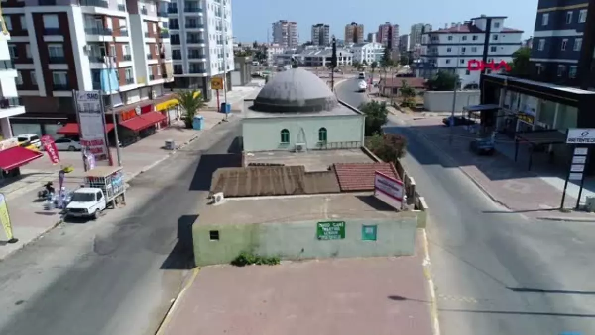 Son dakika! ANTALYA Eski cami yol ortasında kaldı, 80 gönüllü gözleme satarak yeni cami yaptırıyor