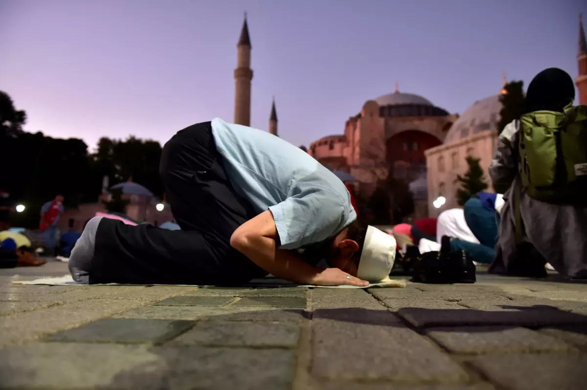 Ayasofya\'nın ibadete açılması vatandaşa soruldu! İşte kritik anketin sonuçları