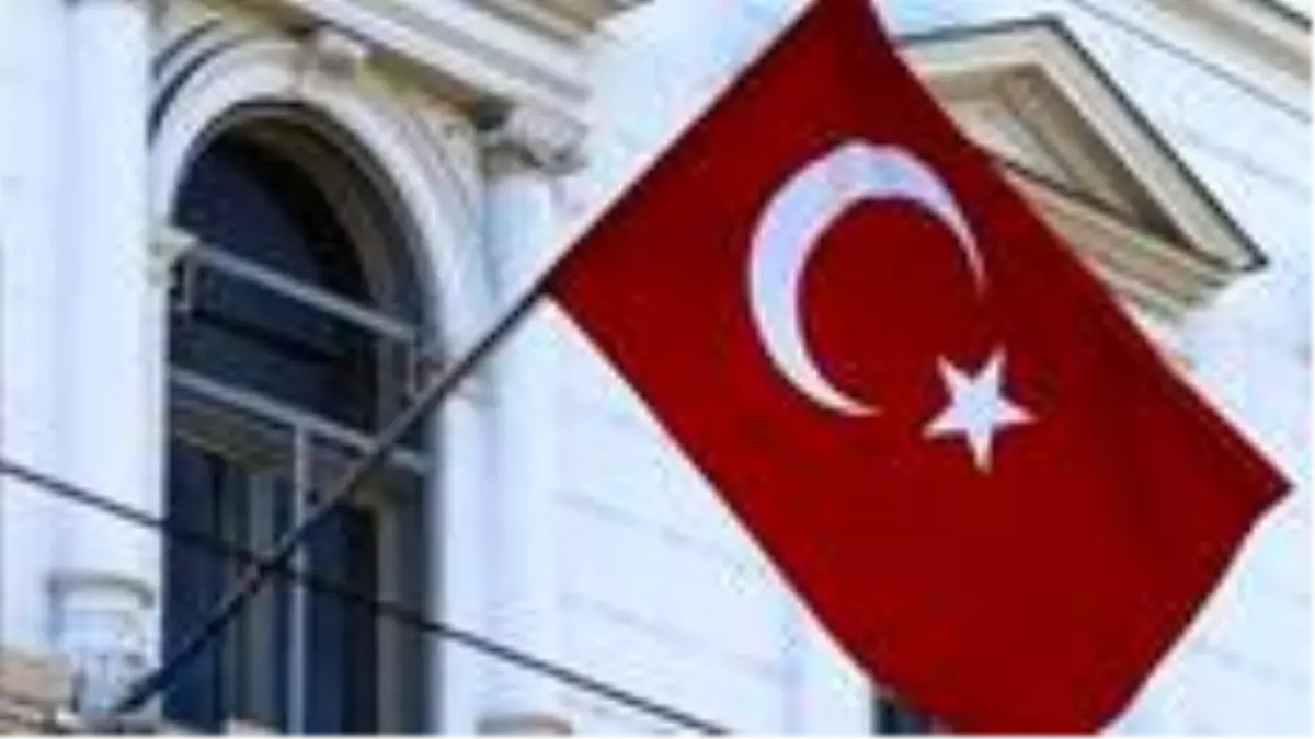 Ayasofya kararını hazmedemeyen İsrailli bir grup, Türk bayrağı yaktı