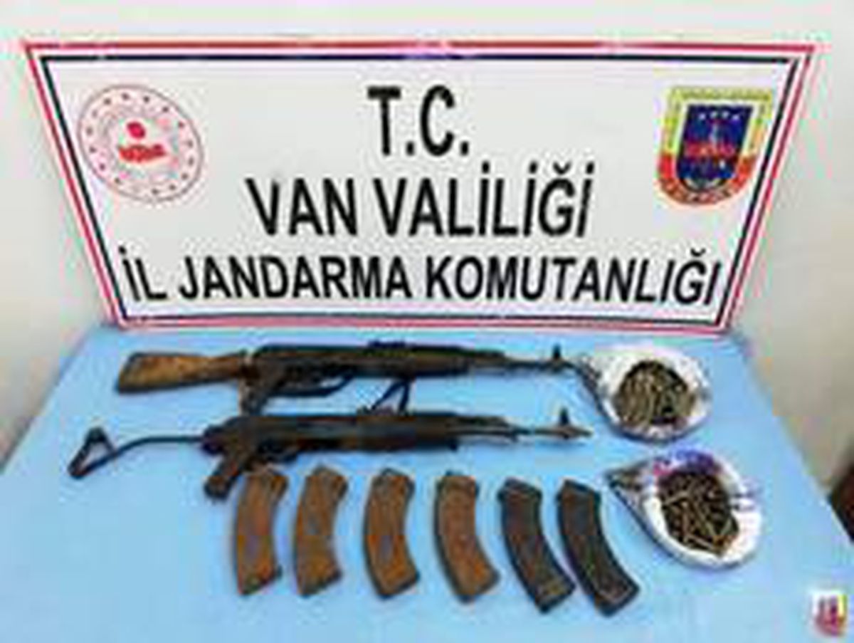 Başkale ilçesinde silah ve mühimmat ele geçirildi