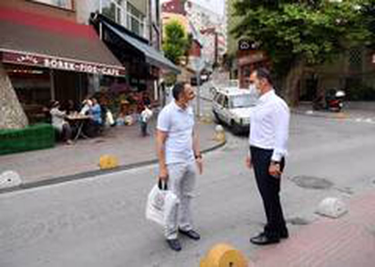 Beyoğlu\'nda vatandaş başkan el ele