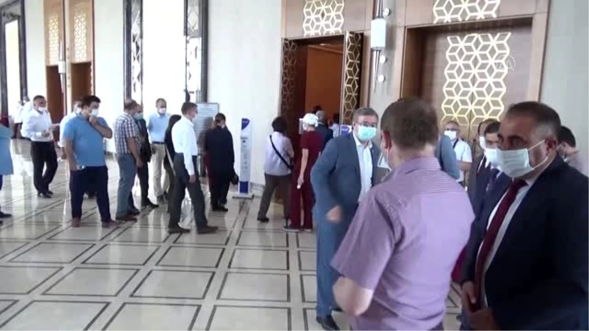 Eski Sağlık Bakanı Akdağ, konferansa katıldı