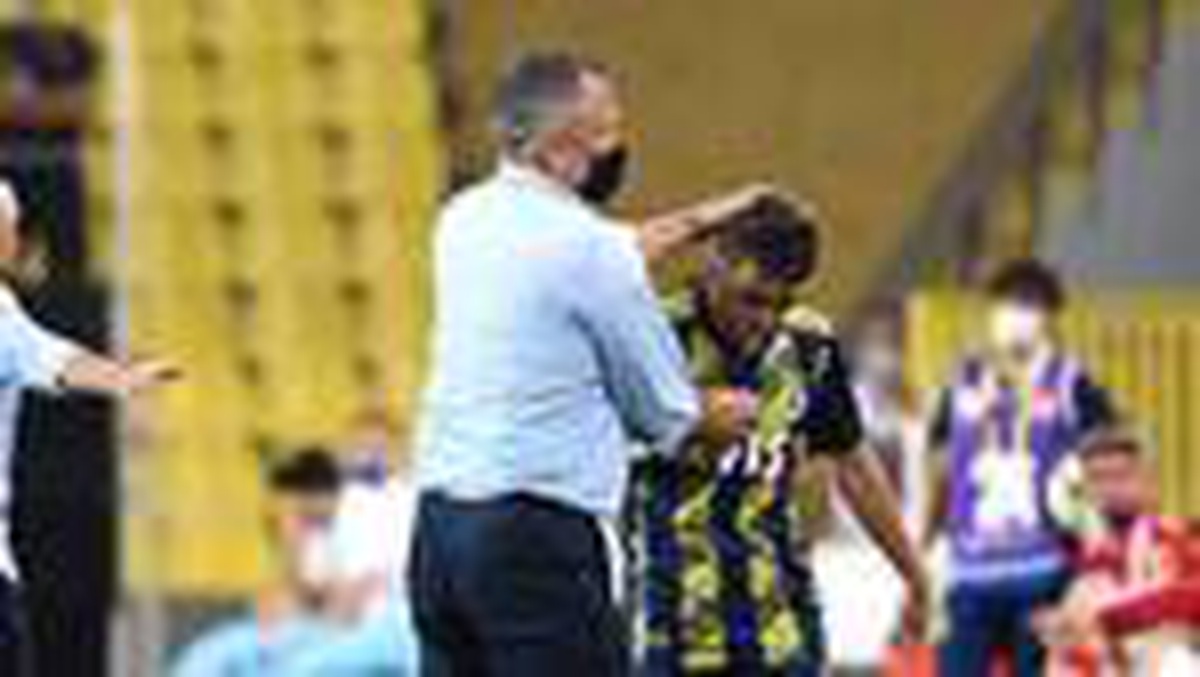 Fenerbahçe\'de Ömer Faruk Beyaz tarihe geçti!