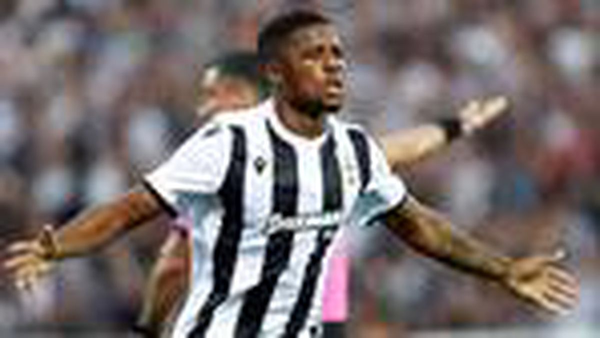 Fenerbahçe, PAOK\'ta oynayan Chuba Akpom\'un transferi için görüşmelere başladı