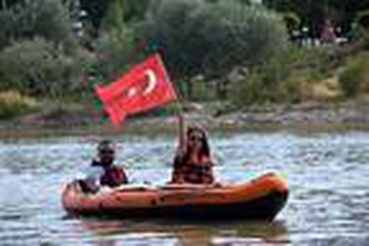 Kano sporcularından Murat Nehri\'nde 15 Temmuz etkinliği