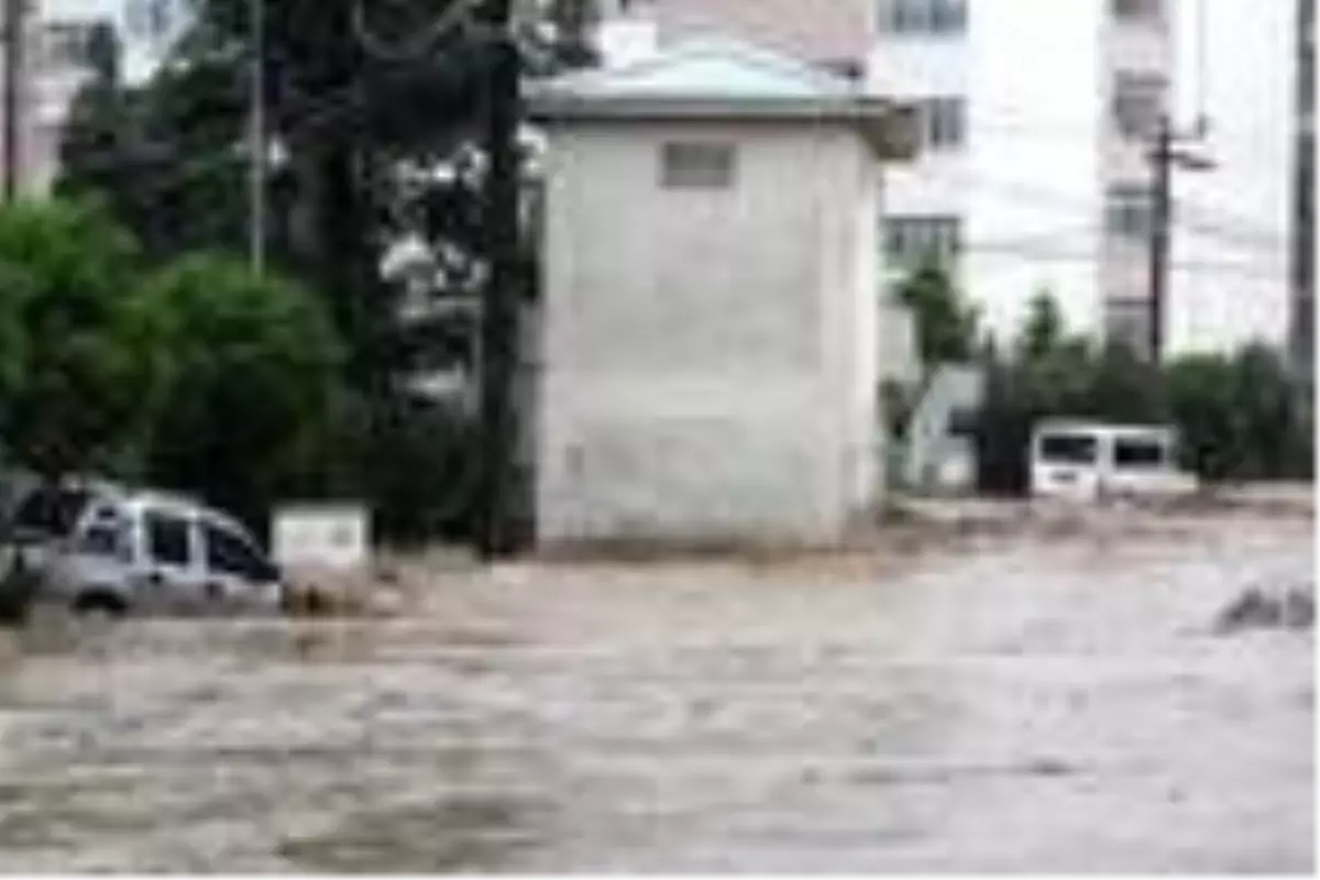 Rize\'de Ağaran Şelalesi, aşırı yağışla taştı (2)