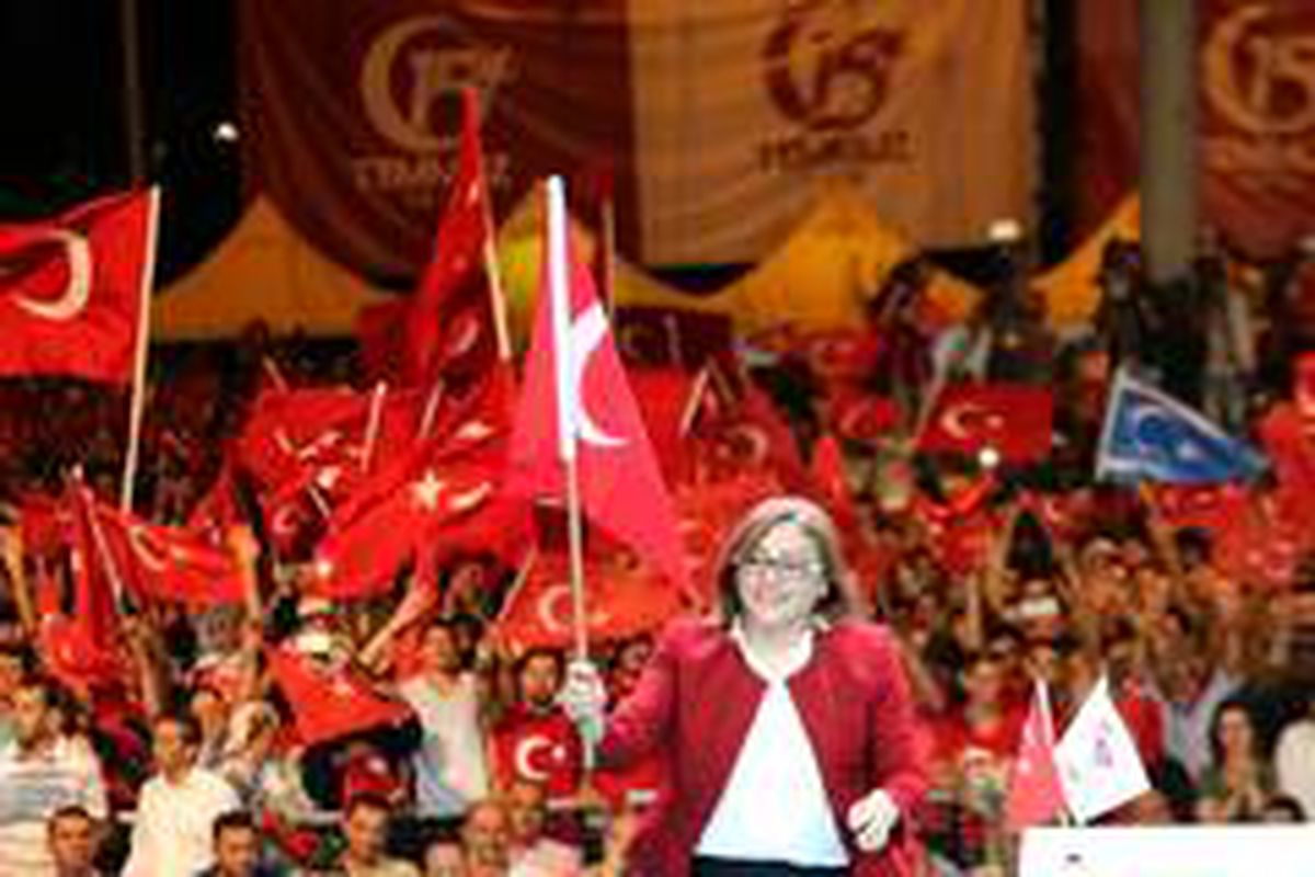 Şahin\'den 15 Temmuz mesajı