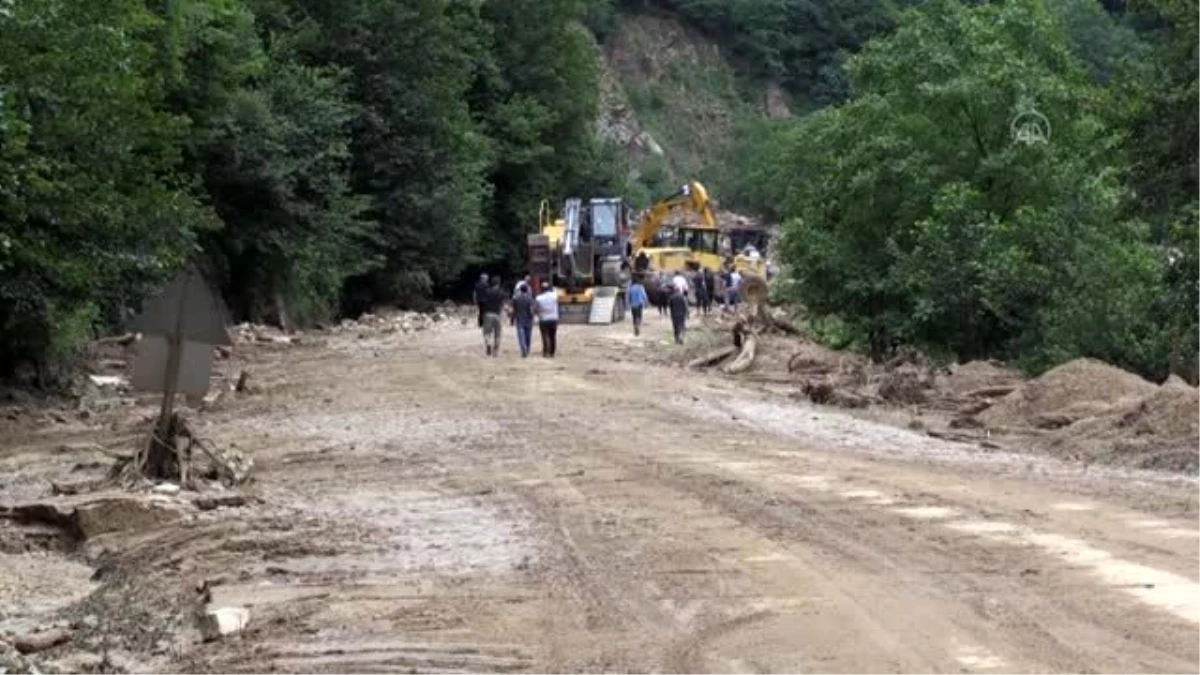 Şiddetli yağış nedeniyle Rize-Erzurum kara yolu ulaşıma kapandı (2)