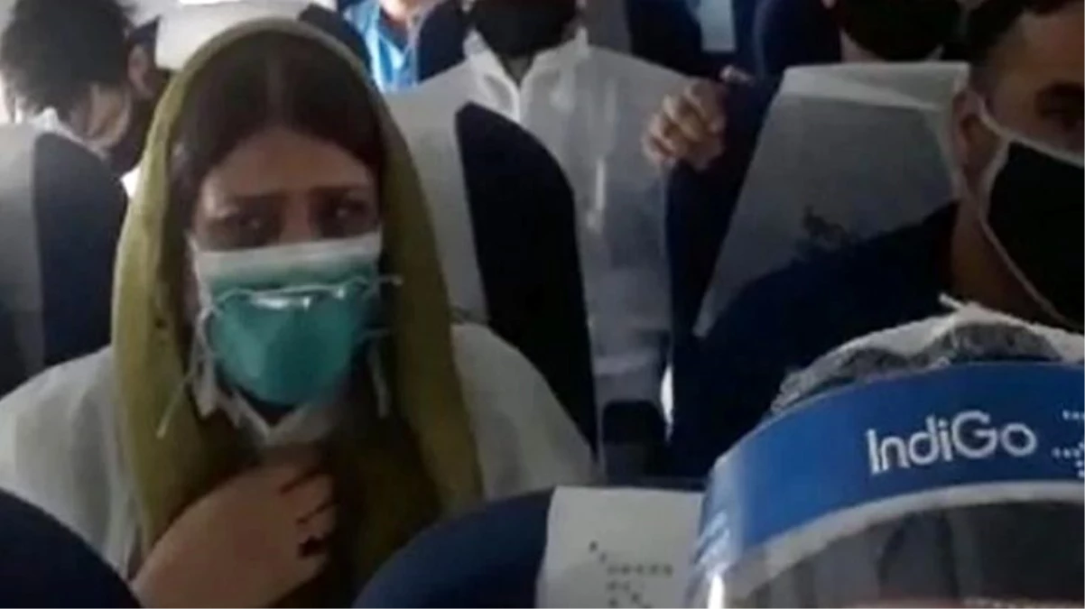 Türbülansa giren Hindistan uçağı yolcularının ölüm korkusu kamerada