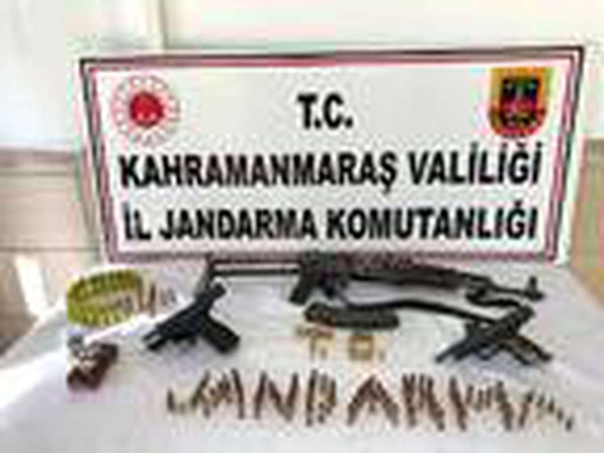 Yol kontrolünde otomatik tüfek ve tabancalarla yakalandı