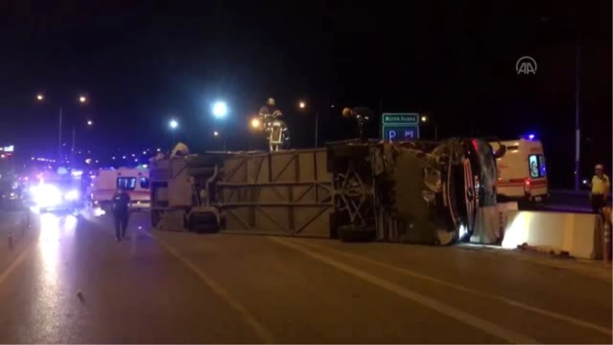 Bursa\'da otoyolda yolcu otobüsü devrildi: 1 ölü