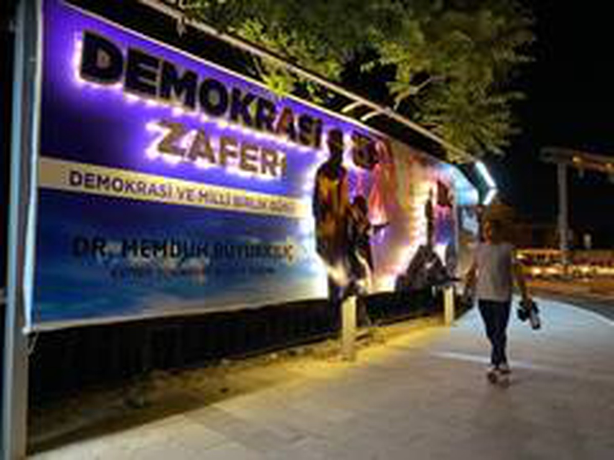 Büyükşehir 15 Temmuz\'u billboardlara işledi