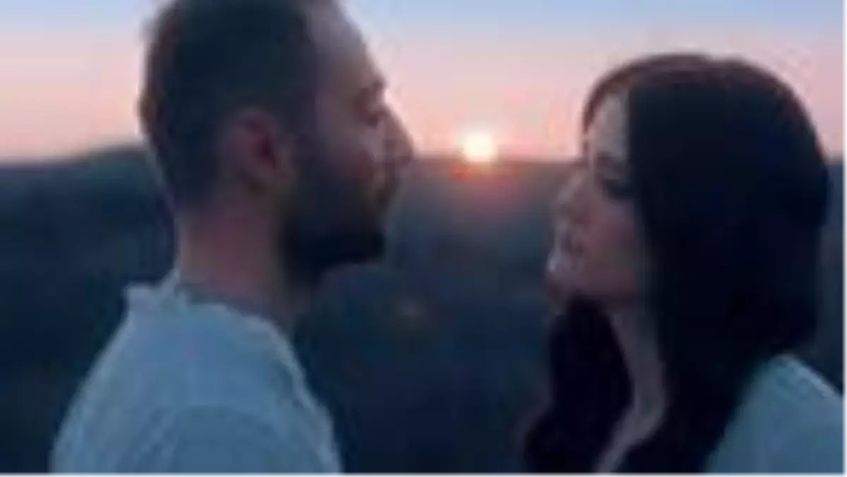 Eşi ile düet yaptı