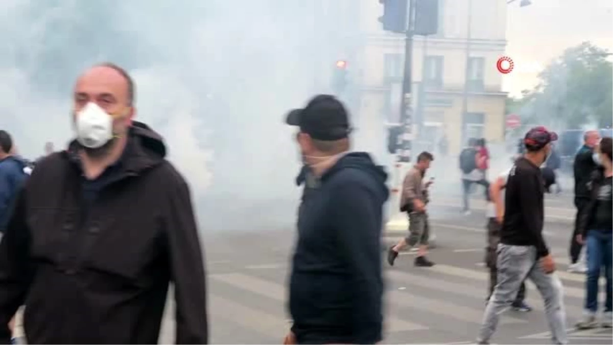 Fransa\'da Ulusal Bayram\'da hükümet karşıtı protestoSağlık çalışanlarının protestosuna gazlı...