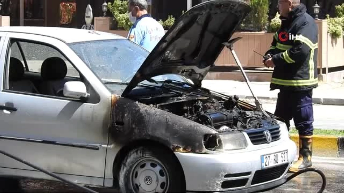 Gaziantep\'te seyir halindeki araç alev aldı