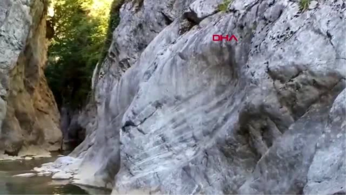 Kastamonu\'da kanyonda yamaçtan düşen kişi helikopterle kurtarıldı