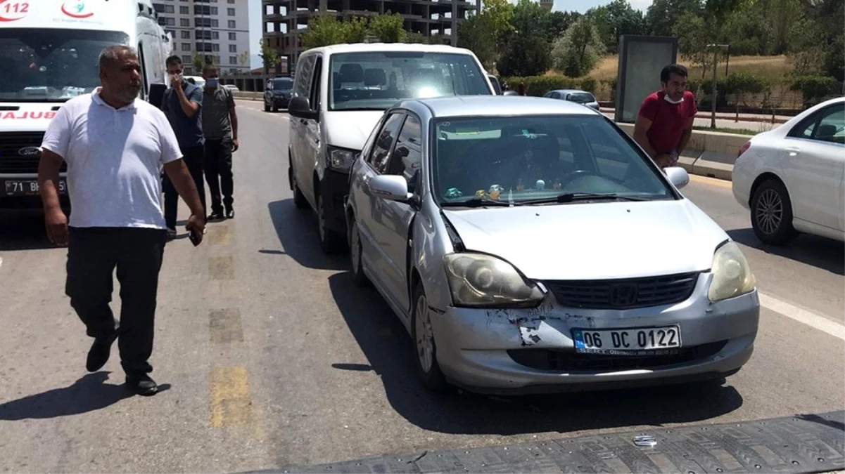 Kırıkkale\'de üç aracın karıştığı kazada 1 kişi yaralandı
