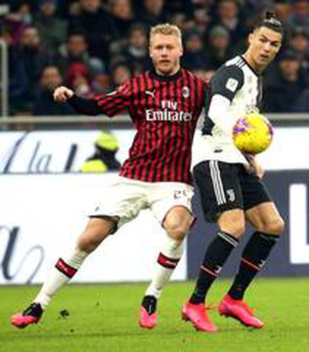 Milan, Simon Kjaer\'in satın alma opsiyonunu kullanma kararı aldı