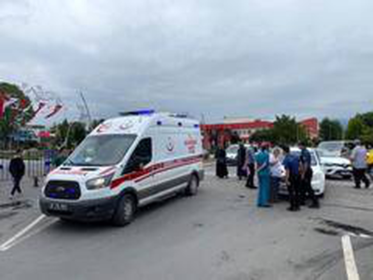 Sipariş getiren kurye otomobille çarpıştı 1 kişi yaralandı