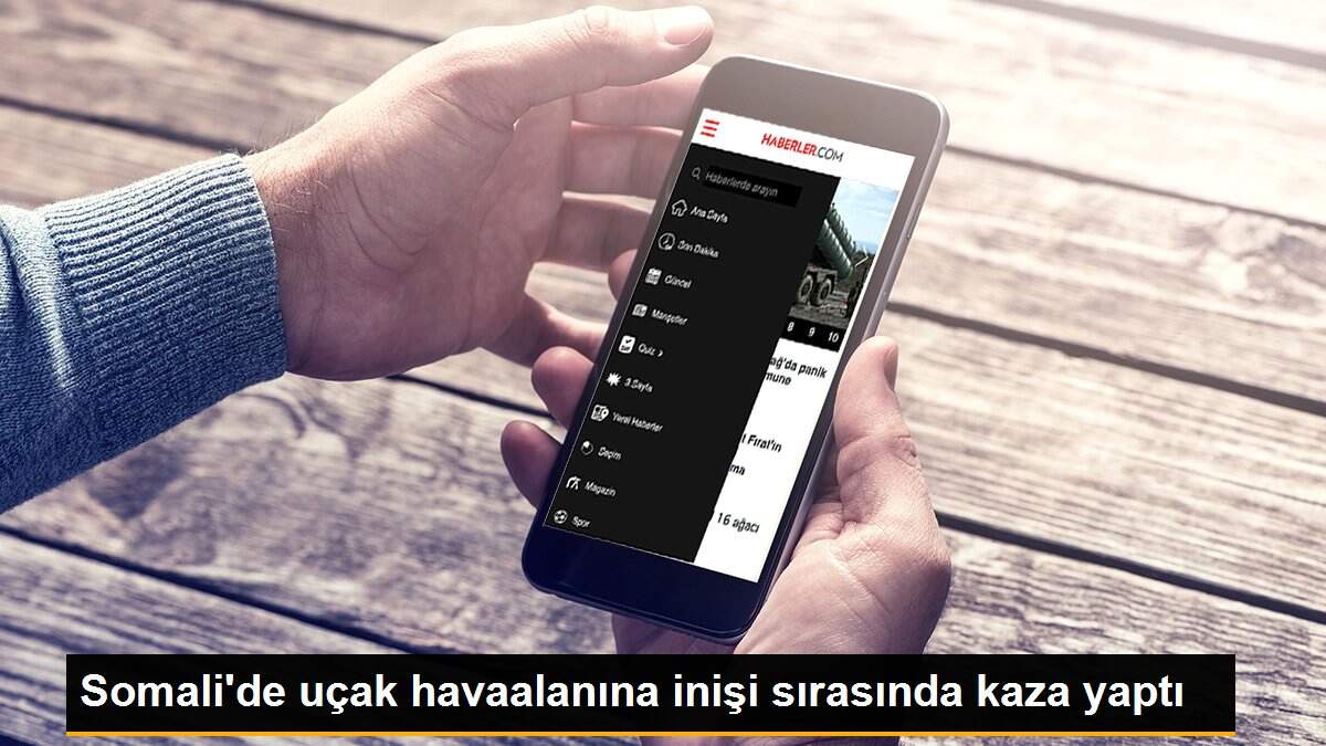 Somali\'de uçak havaalanına inişi sırasında kaza yaptı