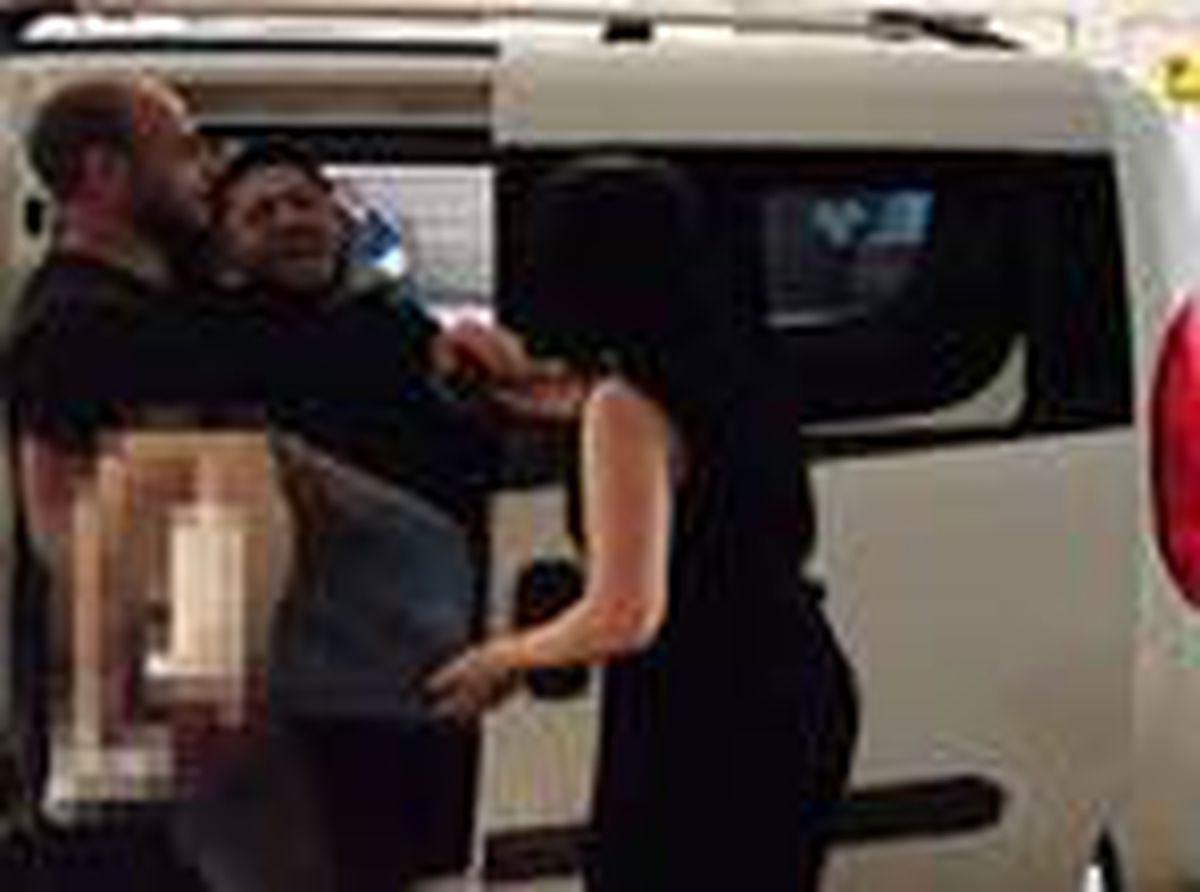 Taşıdığı cam ayaklarına düştü