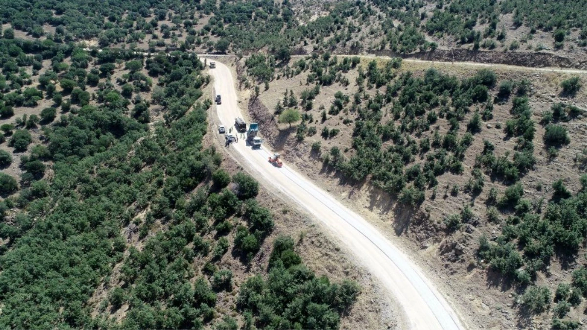 Yollar asfaltlanıyor, mesafeler kısalıyor