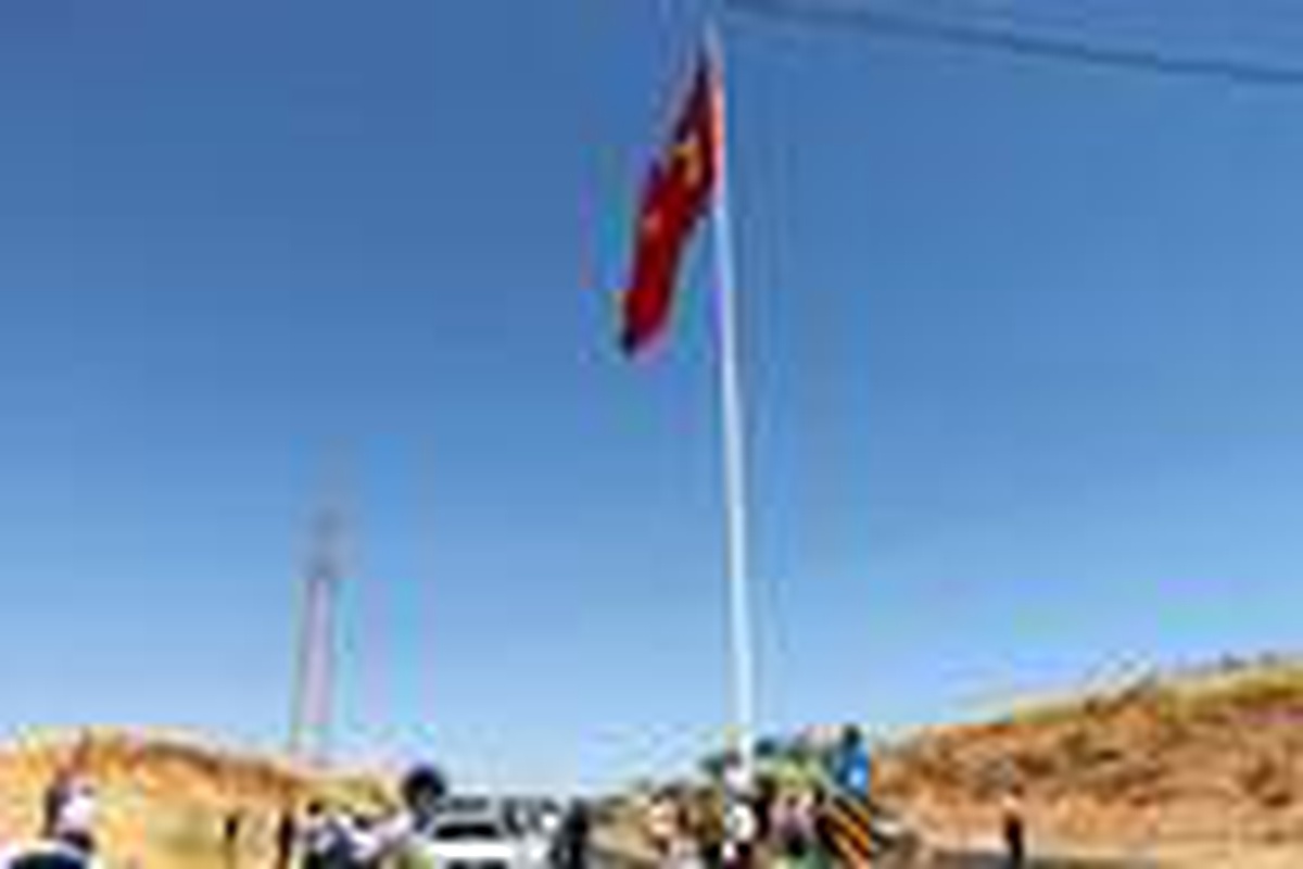 15 Temmuz\'da, 70 metrekarelik Türk bayrağı dalgalandırıldı