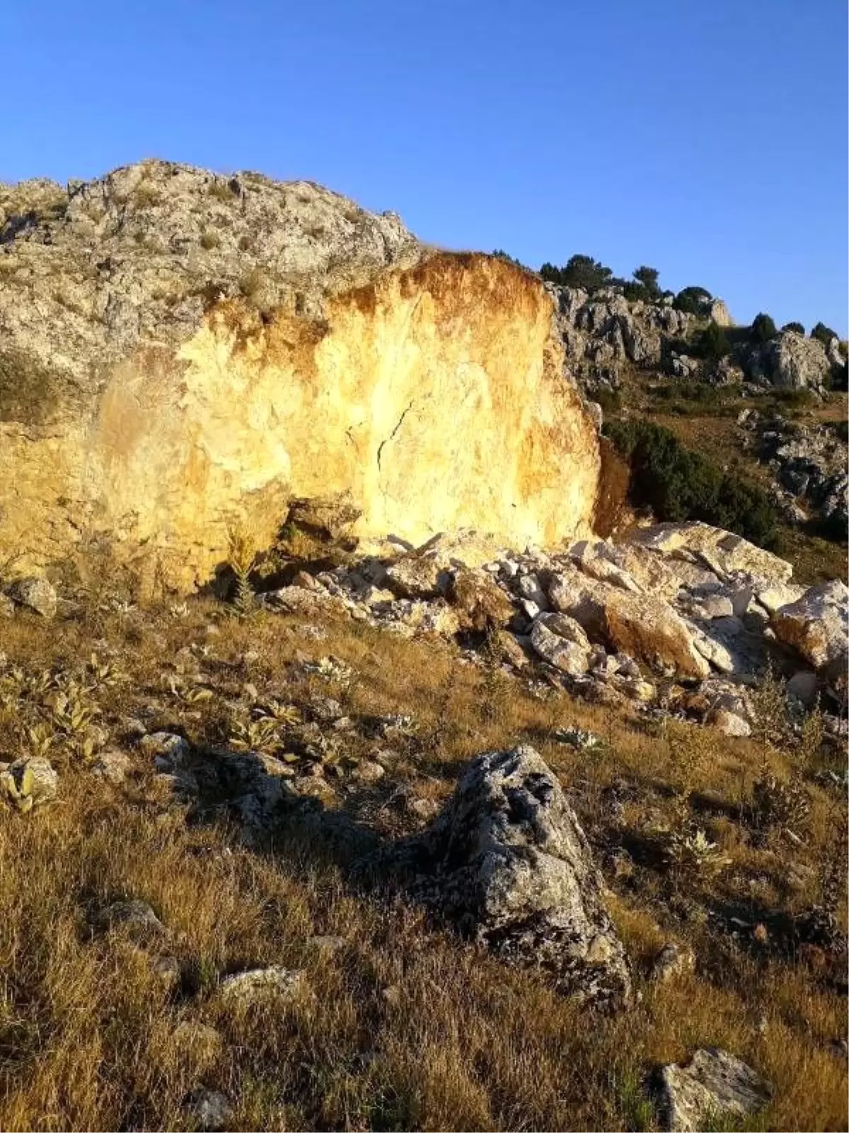 Define uğruna tonlarca kayayı patlattılar