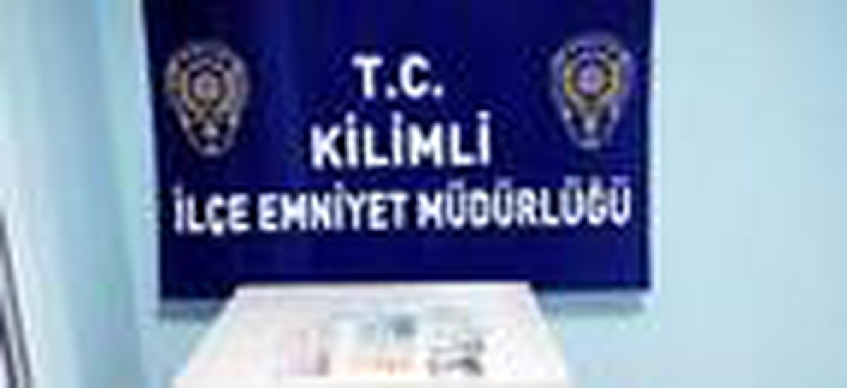 Dernekte kumar oynarken yakalandılar