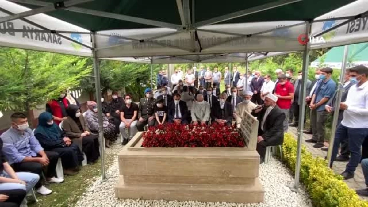 Son dakika haber | Hain darbe girişiminde şehit olan Özel Harekat Polisi Serdar Gökbayrak mezarı başında anıldı