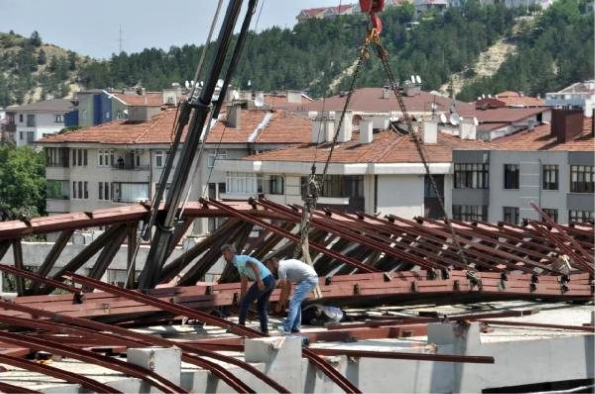 Kastamonu\'da spor salonu inşaatında platform devrildi: 1 ölü, 1 yaralı