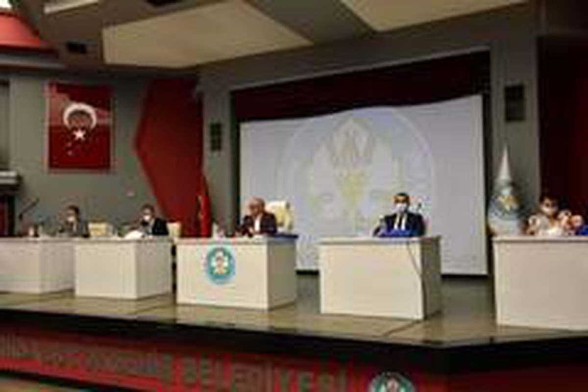 Manisa Büyükşehir Meclisi sosyal mesafeli toplandı
