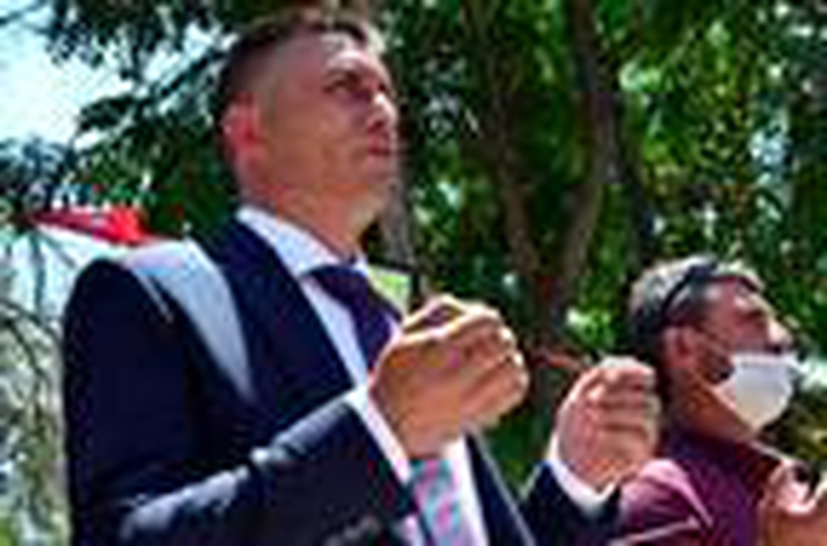 Ömer Halisdemir\'in kabrine ziyaretçi akını; soyadını Halisdemir olarak değiştirdi (2)