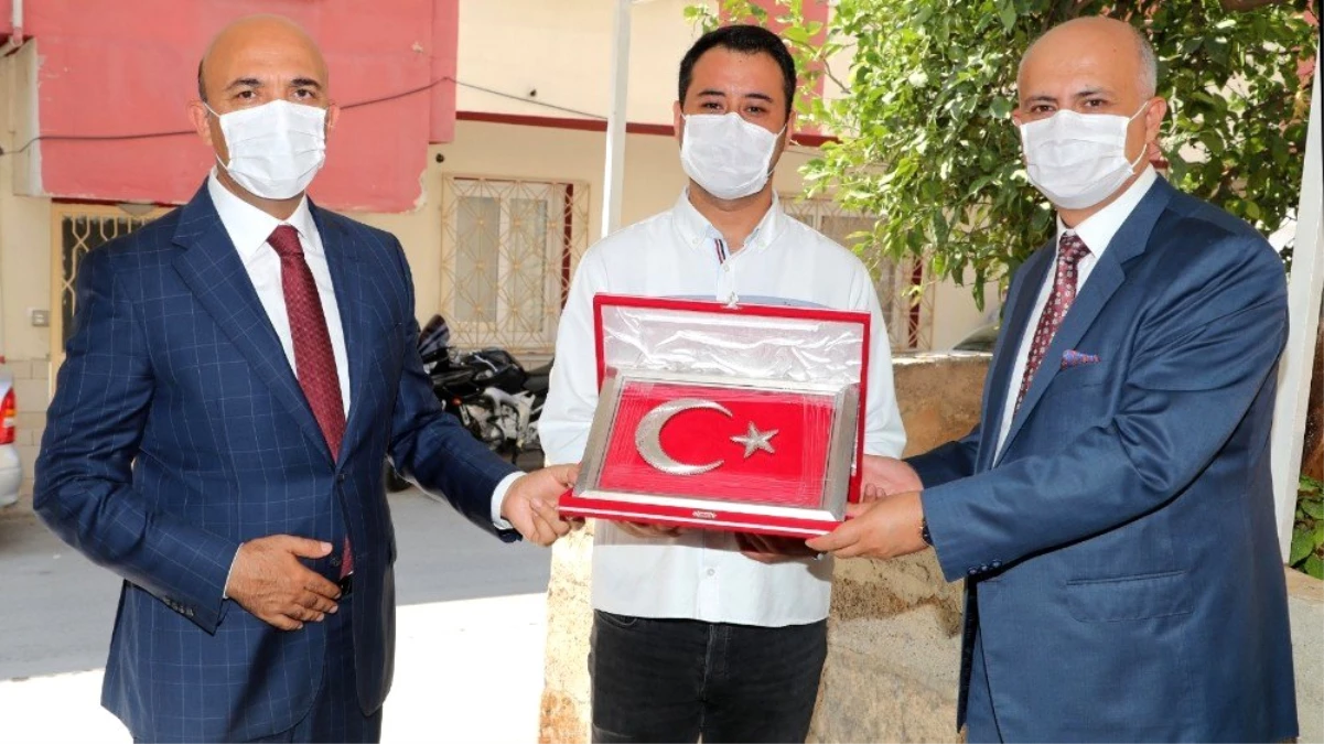 Rektör Prof. Dr. Çamsarı, 15 Temmuz gazisi Onur Can Kuş\'u ziyaret etti