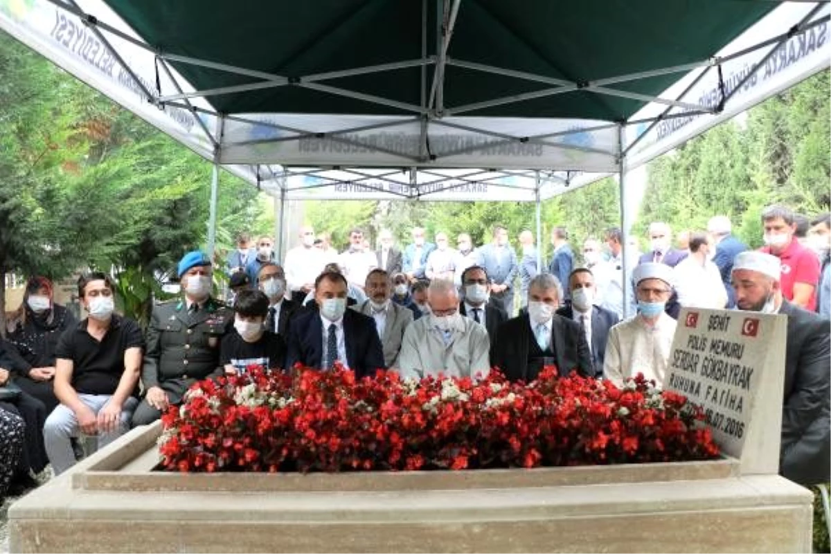 Sakarya\'da, 15 Temmuz şehidi polis memuru mezarı başında anıldı