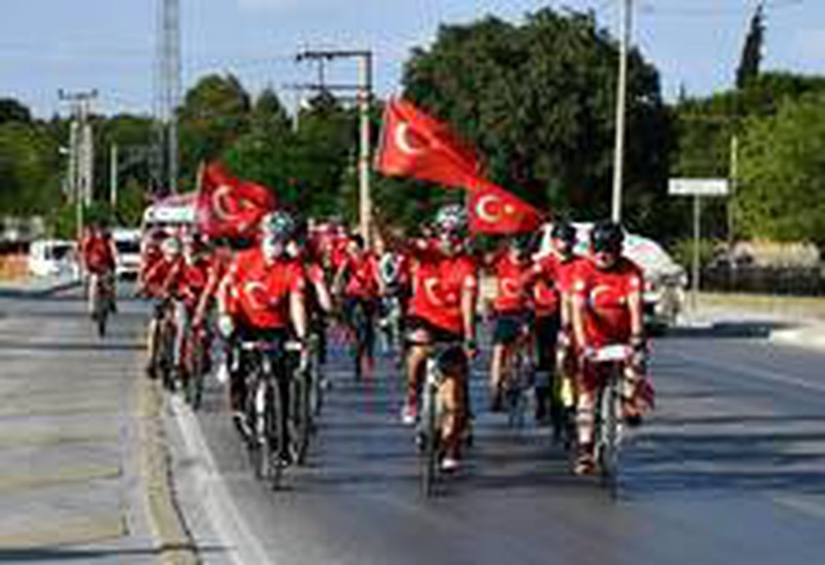Şehitlere saygı için pedal çevirdiler