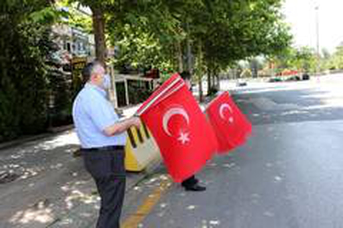 TESK\'ten 51 şehit esnaf için 51 bin Türk bayrağı
