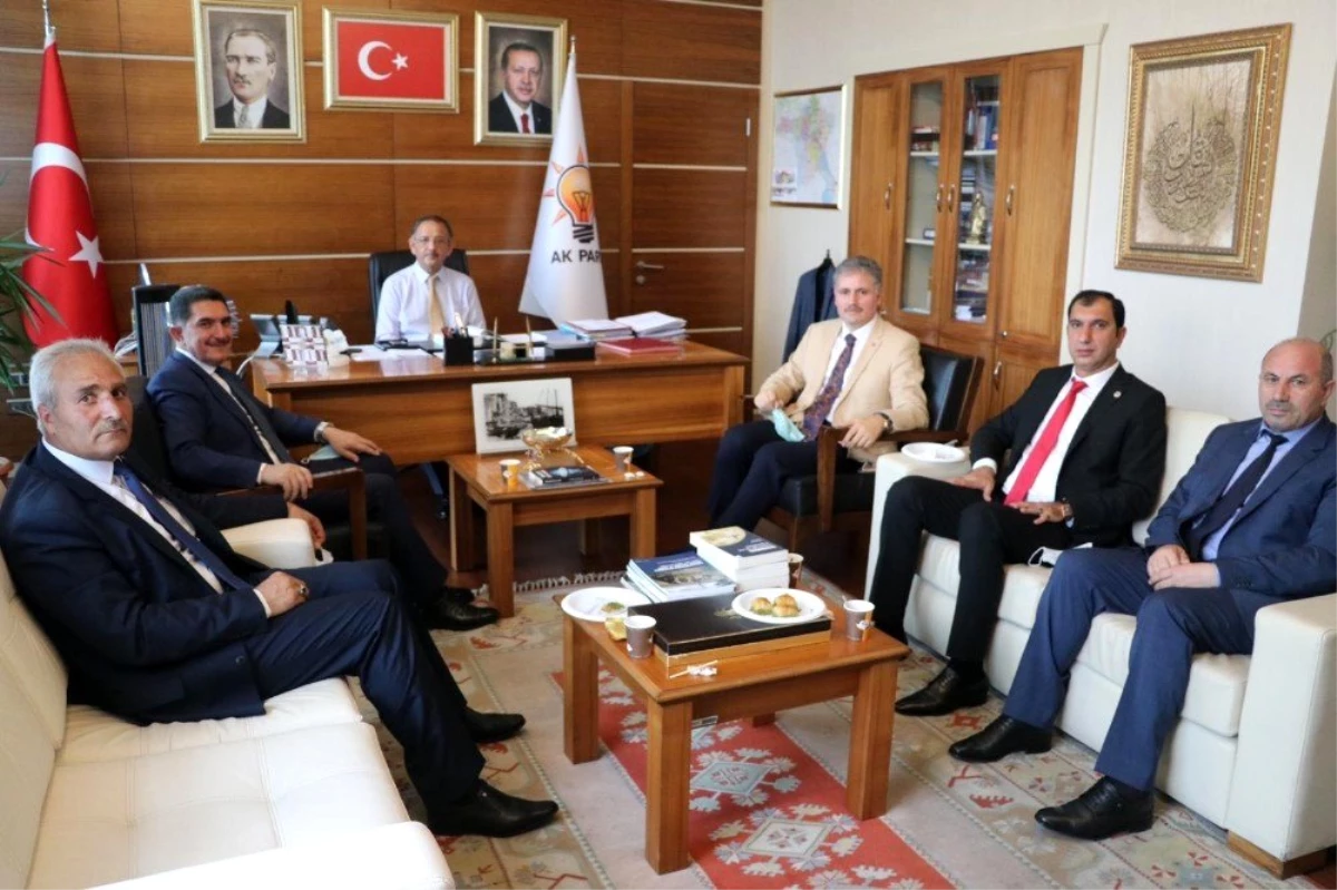 Ağrı\'da Ak Parti\'ye geçen Belediye Başkanları Özhaseki\'yi ziyaret etti
