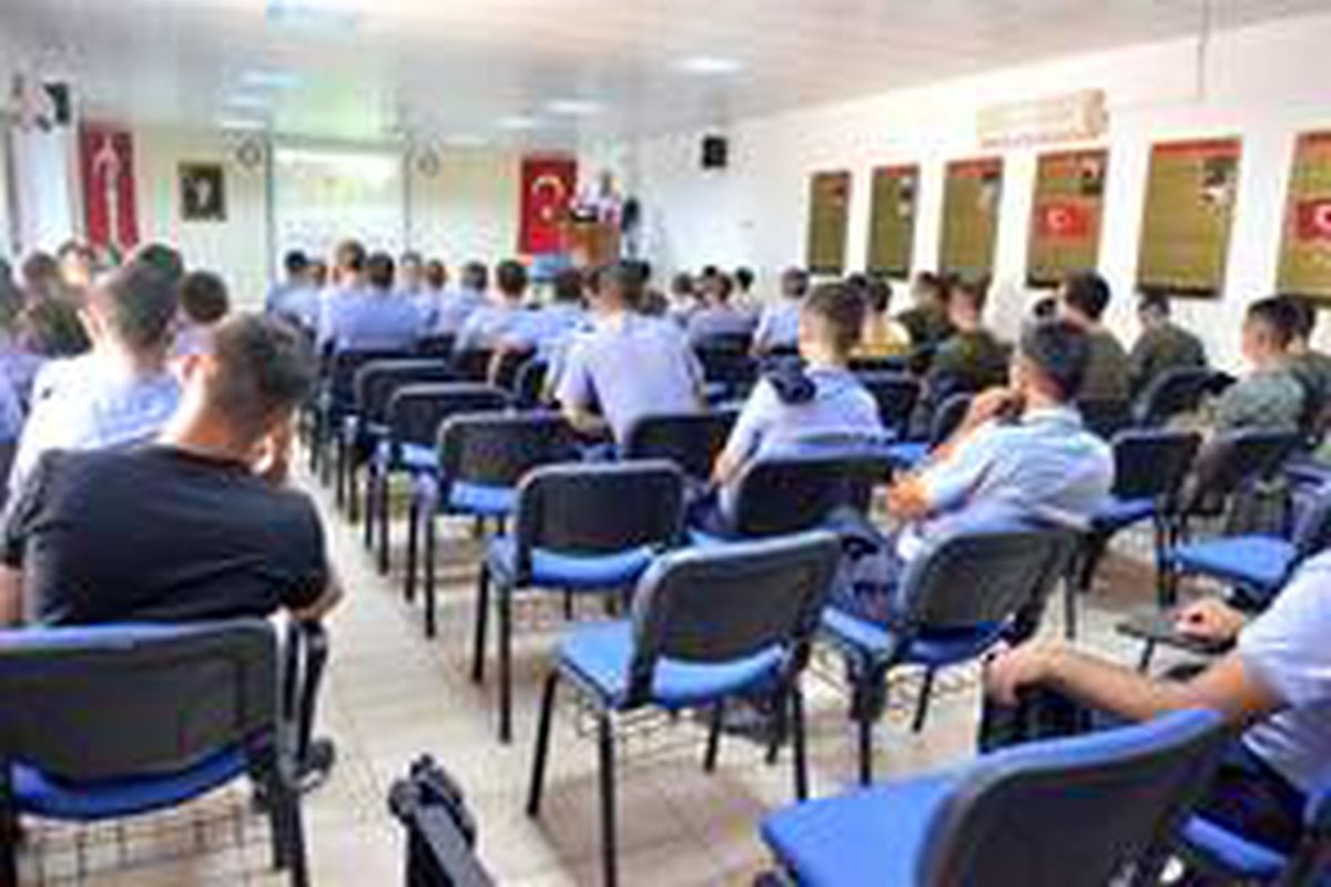 Askeri birliğe yangın eğitimi